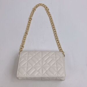 Quilted Creme Chain Strap Handbag purse clutch Lined Zip pocket Snap close New